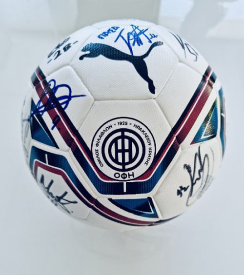 Φανέλα Ντε Γκούζμαν και μπάλα με υπογραφές παικτών του ΟΦΗ σε δημοπρασία
