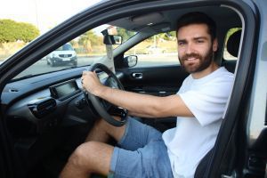 ΟΦΗ: Ο Τοράλ παρέλαβε το νέο του αυτοκίνητο